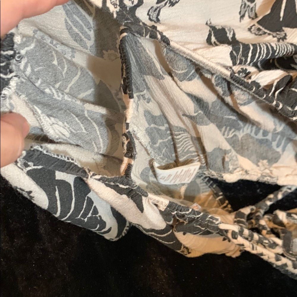 Free People Top Merpati Floral Print Off-the-Shoulder Ruffled Black & Beige XS - Picture 8 of 12